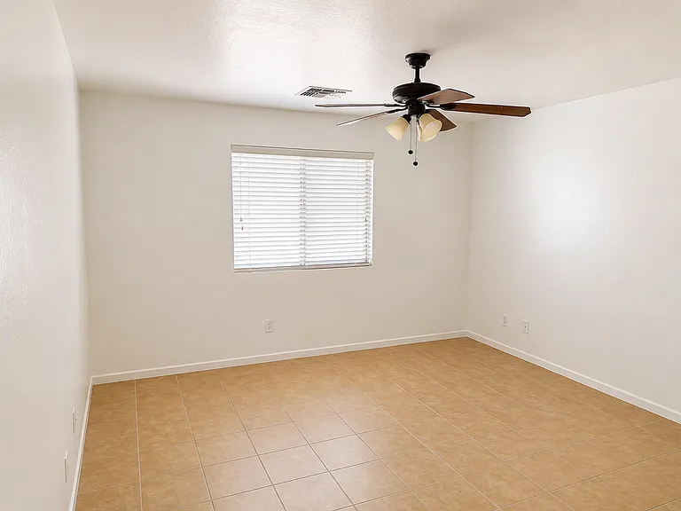 10917 W Minnezona Ave — Photo 5