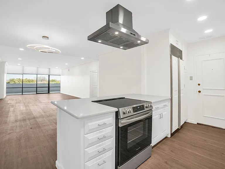 6335 W Northwest Hwy #411 — Photo 23