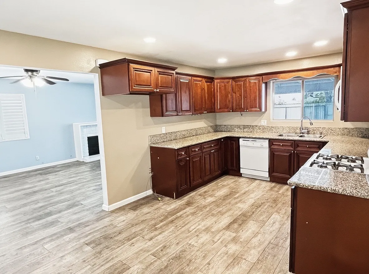 2621 Damien Avenue - 1 — Photo 3
