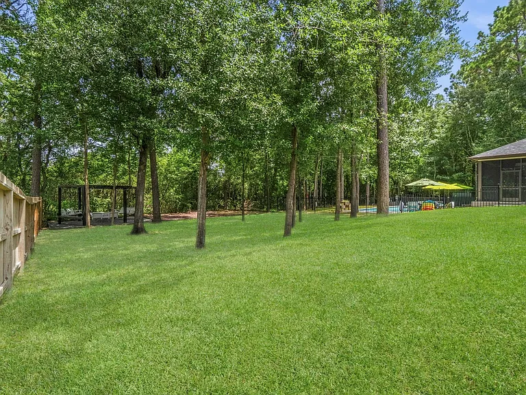 91 Wyndemere Dr — Photo 39