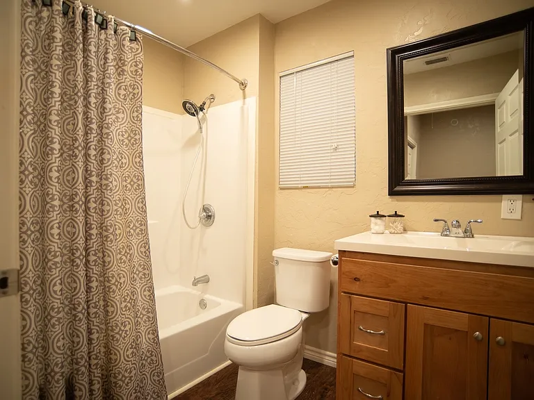 1118 E Goode St #B — Photo 9