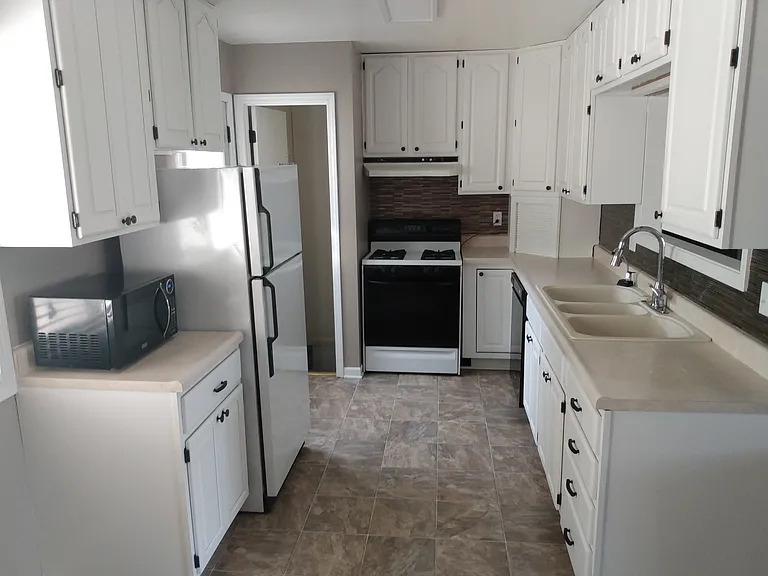 849 W Kansas St — Photo 5