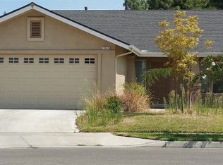 1046 J St, Sanger, CA 93657