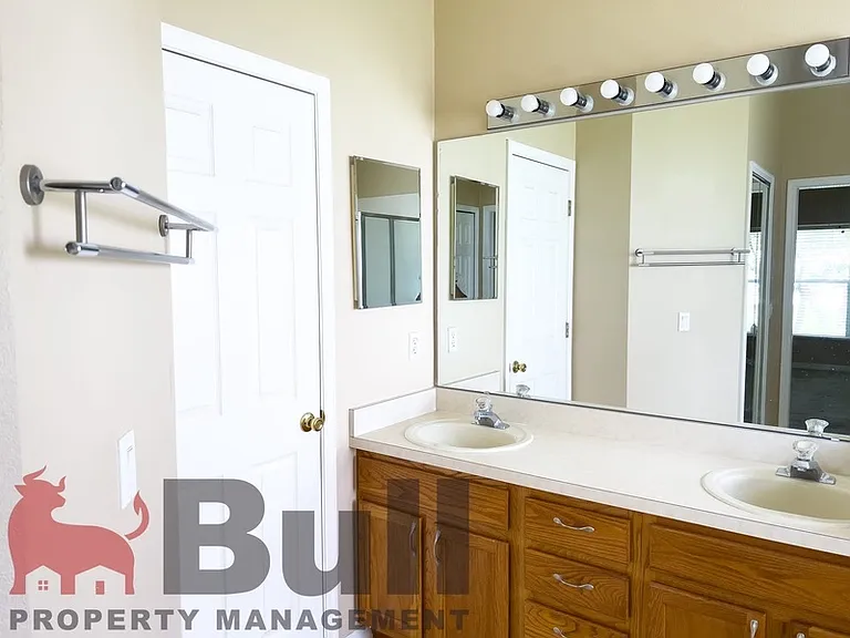 5812 Stafford Springs Trl — Photo 16