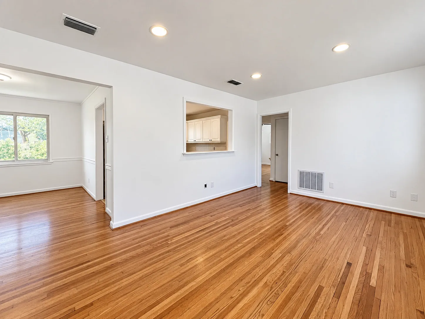 2 bed, 893 sqft, $2,150 — Photo 2