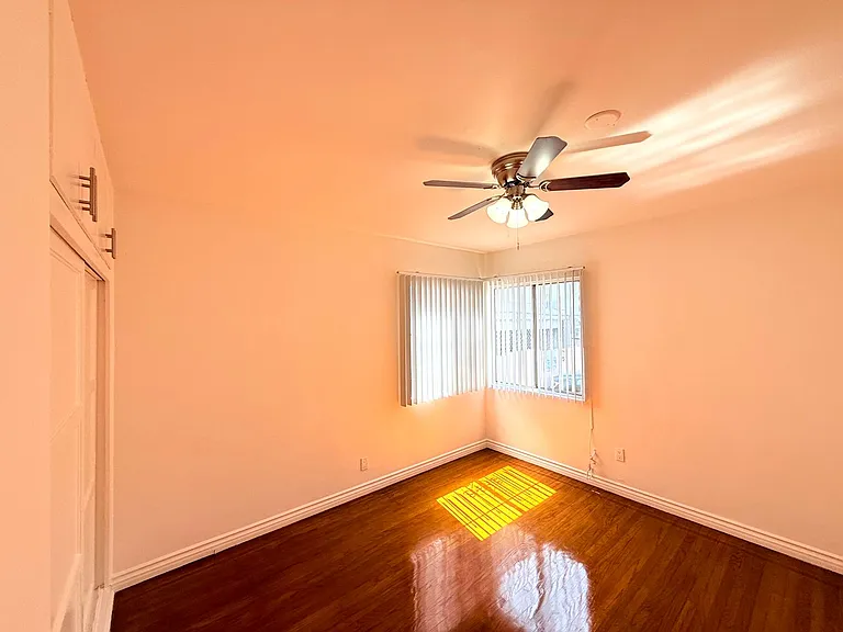 4948 Rosewood Avenue — Photo 10