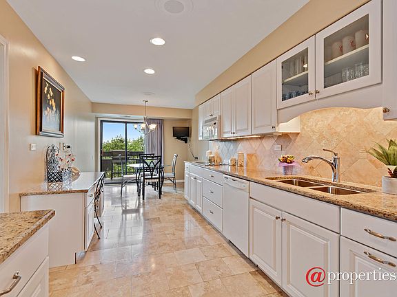 Kitchen / Breakfast Room