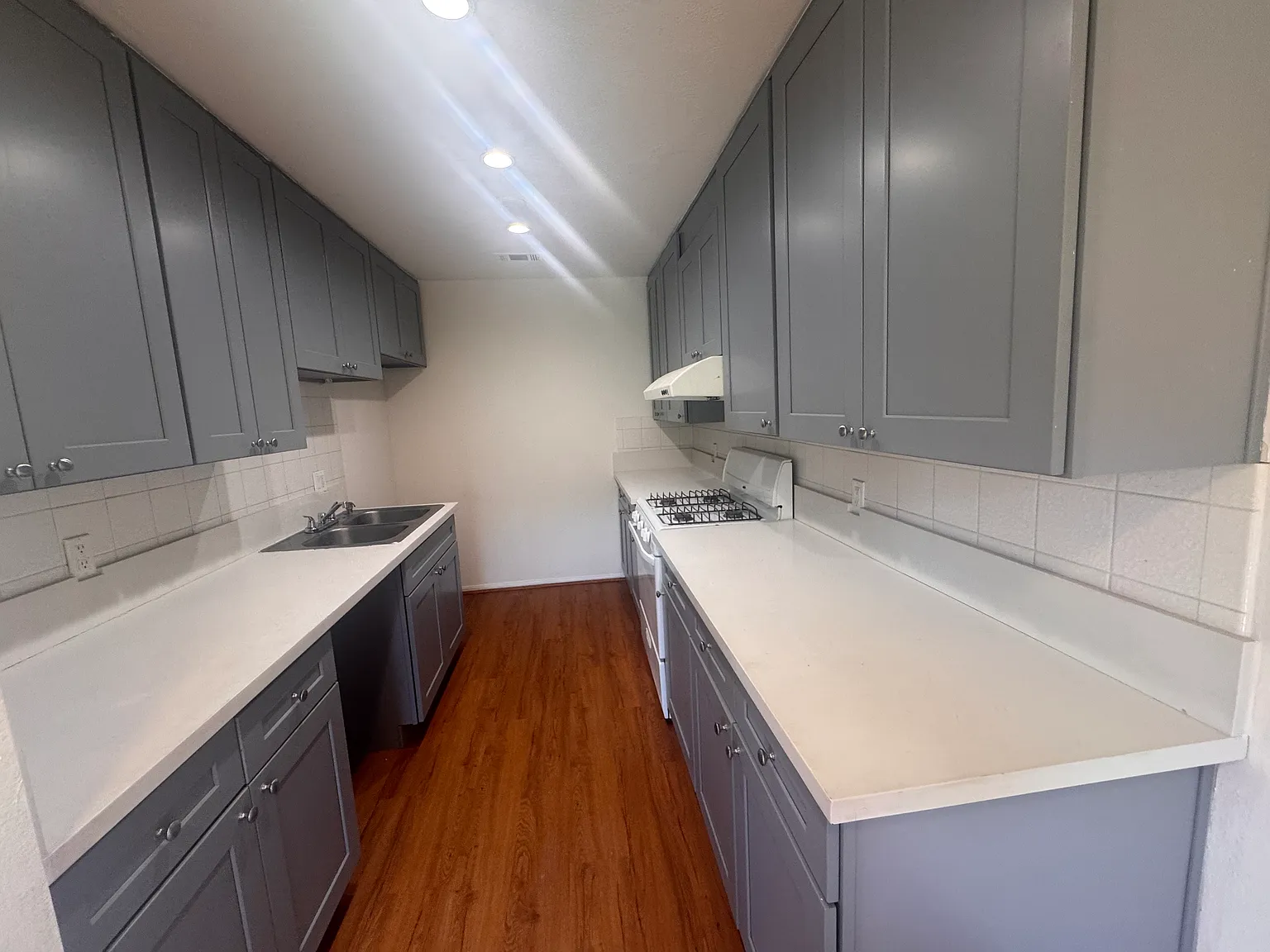 2 bed, 900 sqft, $2,600 — Photo 3