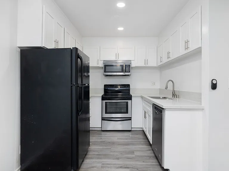 1865 North Fuller Ave — Photo 12