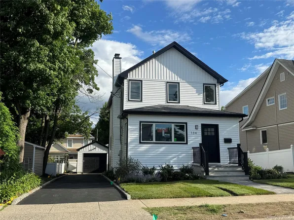 134 Murray Avenue, Port Washington, NY 11050