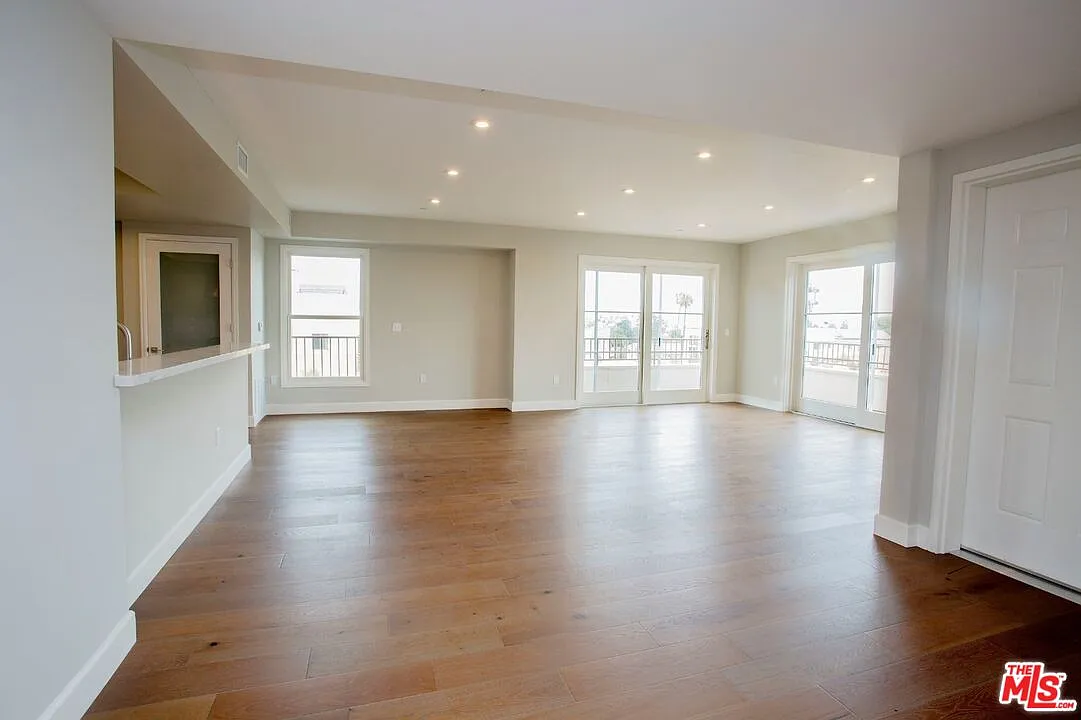 3 bed, 3.0 bath, 1820 sqft, $6,000 — Photo 3