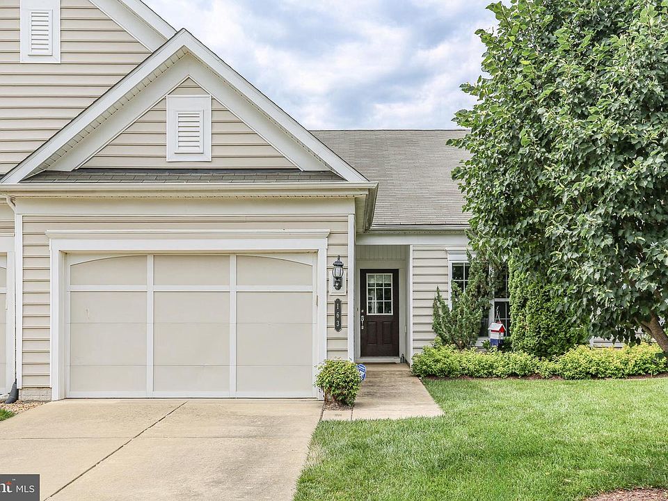 1st image of 163 Castle Hill Dr