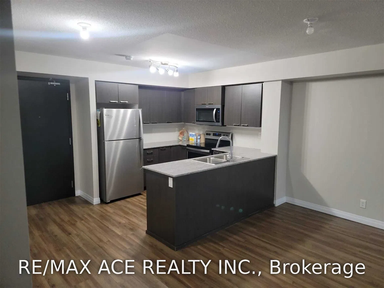 2152 Lawrence Ave E — Photo 3