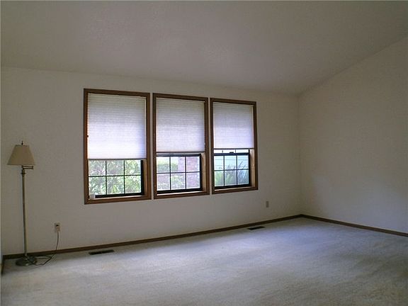 5th image of 2303 Buckingham Dr SE