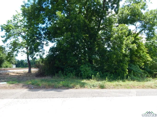 305 W Redbud St, Gilmer, TX 75644