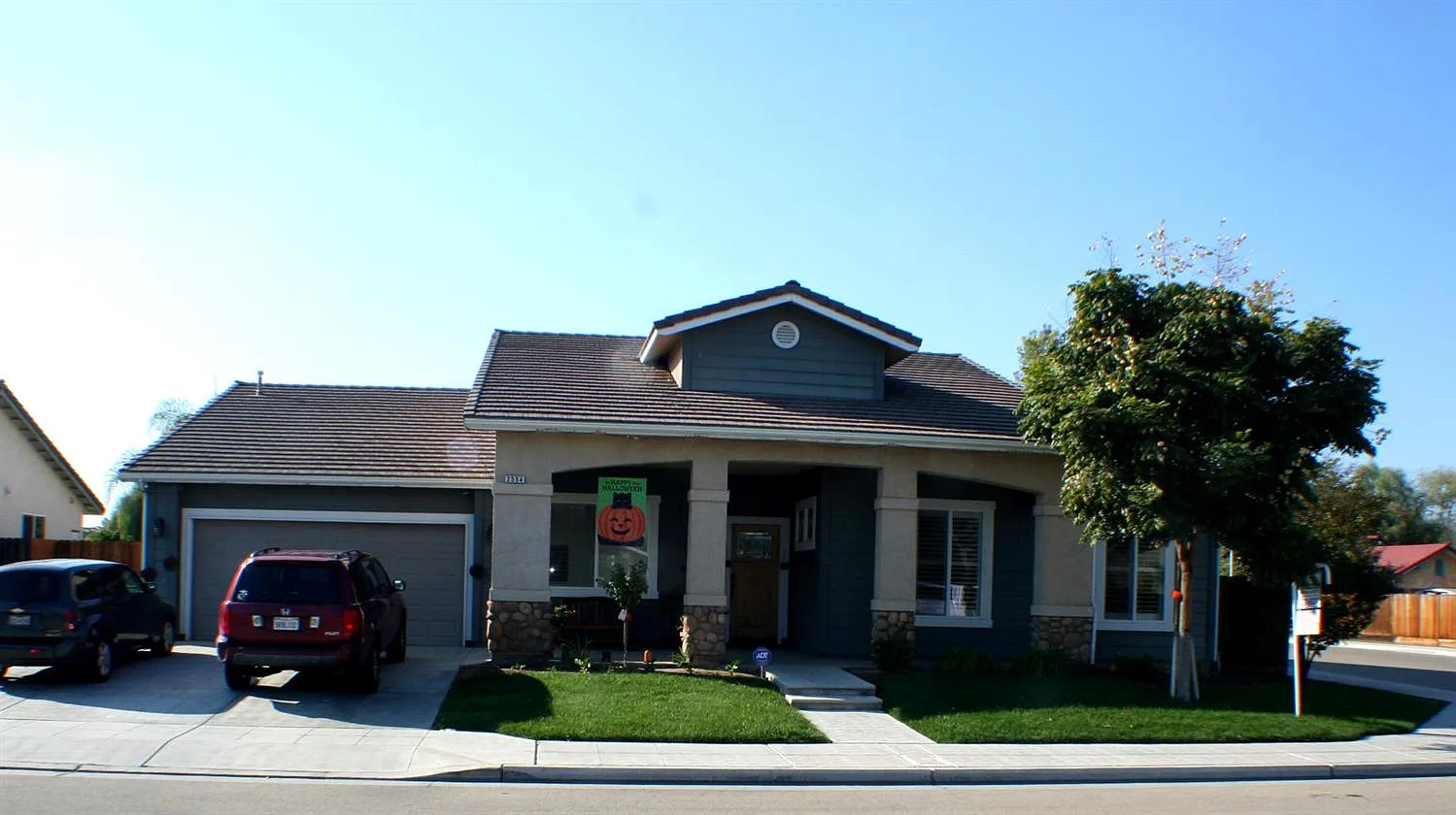 2554 S Argyle Ave photo 1
