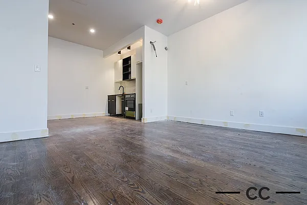 Rented by Commercial Capital Resources INC | media 37