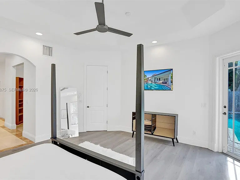 1207 SW 21st St — Photo 42