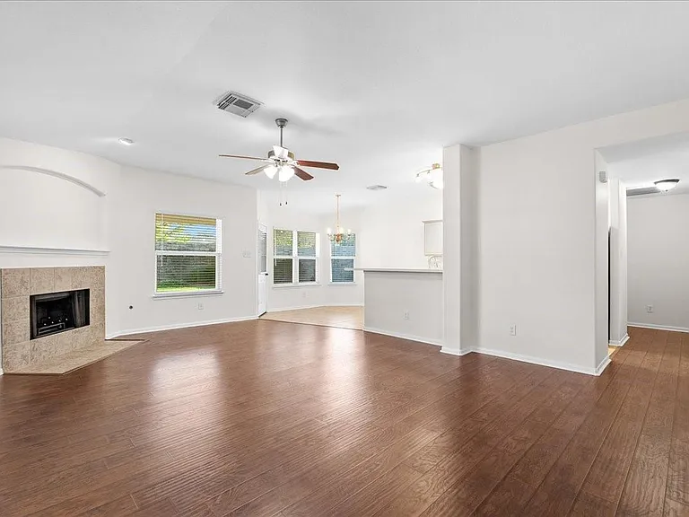 202 Pebble Walk Ln — Photo 4