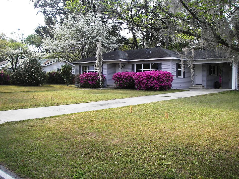 1st image of 140 SE Lakewood Ln