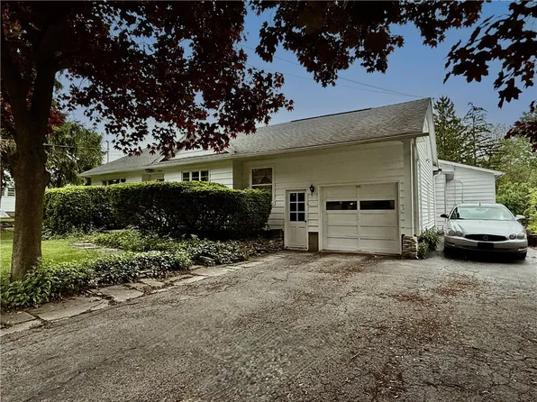 9209 Summit Street Rd, Le Roy, NY 14482