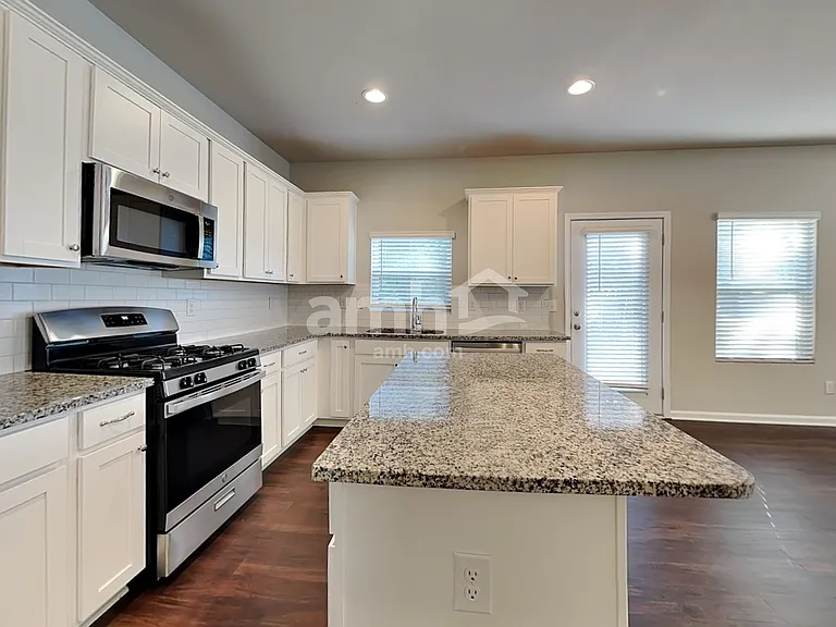 218 Omega Ct — Photo 4