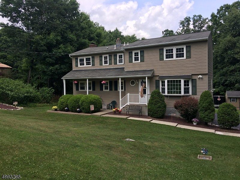 1st image of 2 Spruce Dr