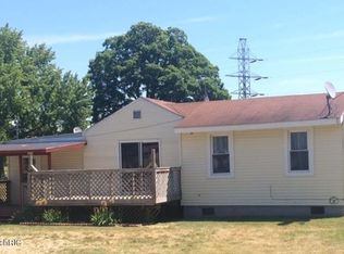 1709 Riverside Rd, Benton Harbor, MI 49022