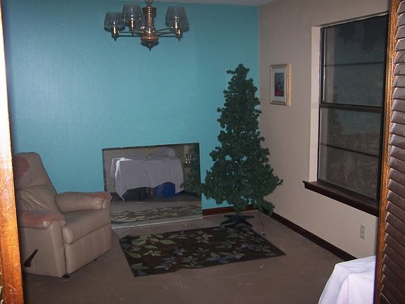 4th image of 106 N East St