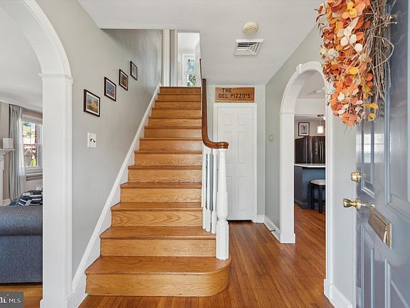 3rd image of 5011 Bond Ave