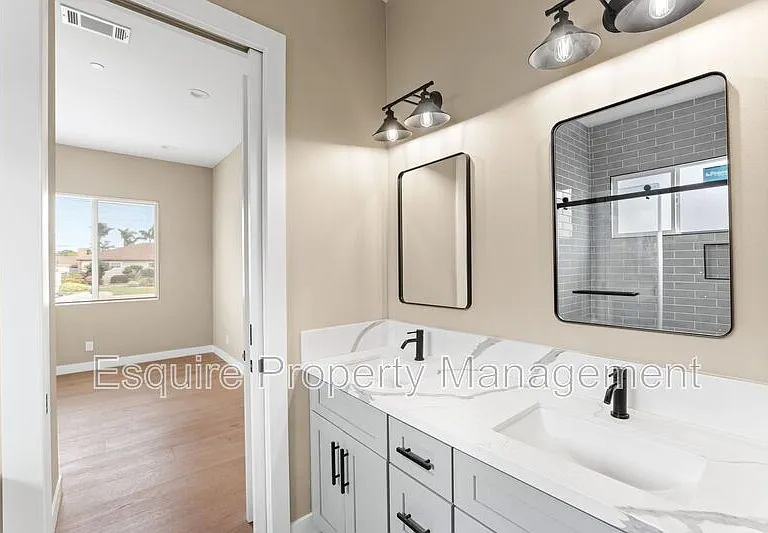 545 Carty Dr — Photo 17