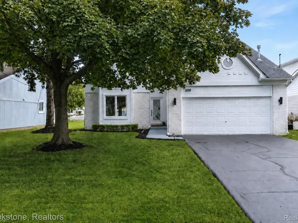 1839 Rustic Ln, Keego Harbor, MI 48320