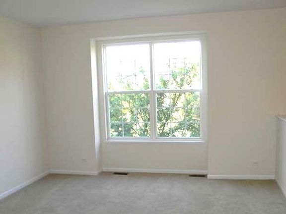 4th image of 4196 Milford Ln
