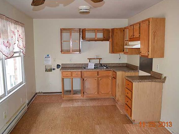 3rd image of 218 East St