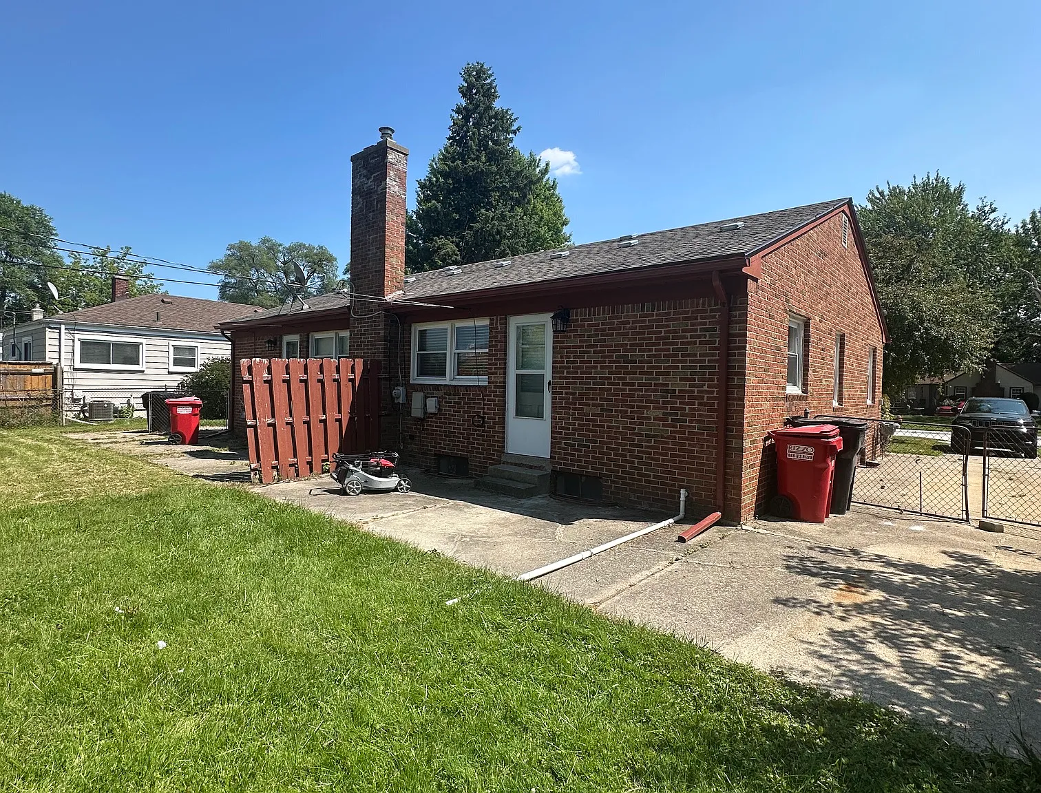 2 bed, 700 sqft, $1,350 — Photo 2