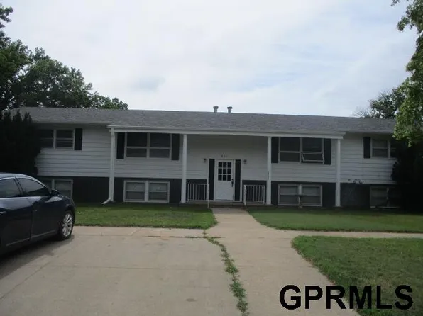821 J St #4, Fairbury, NE 68352