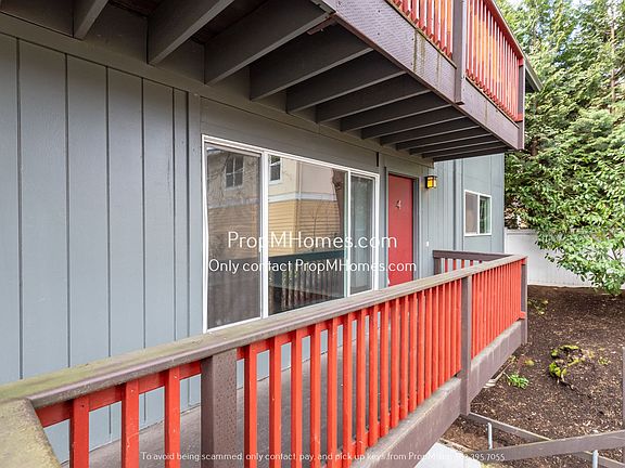 2nd image of 3225 SE Alder Ct APT 2