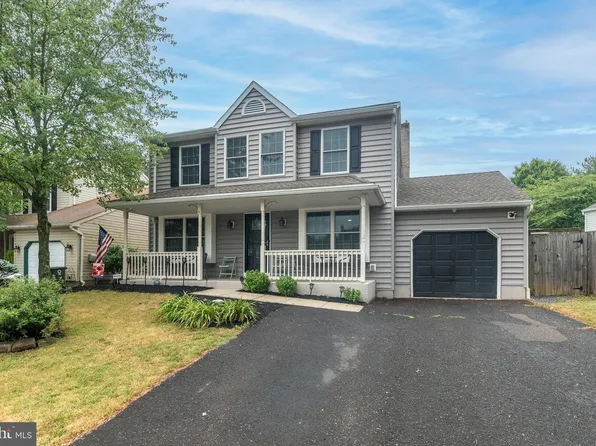 447 Dorchester Ln, Perkasie, PA 18944