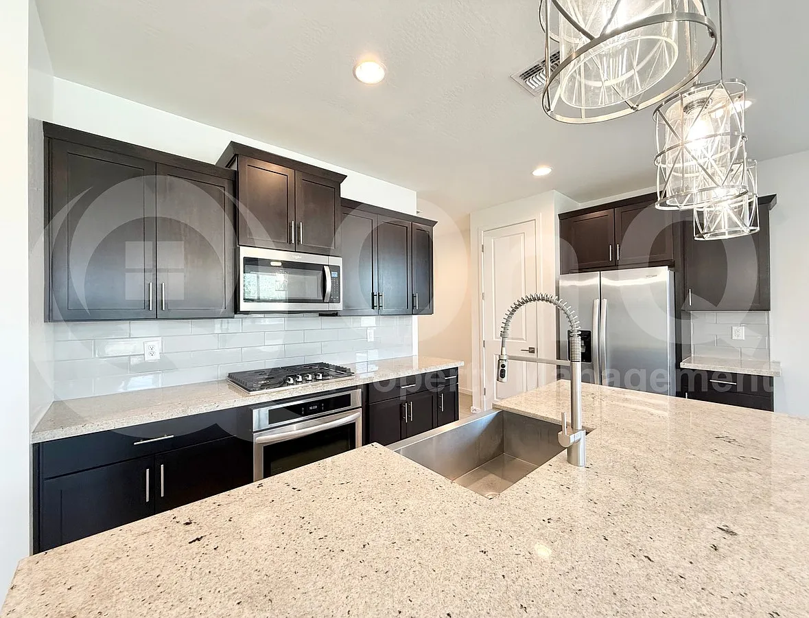 3 bed, 2.0 bath, 1570 sqft, $2,199 — Photo 3