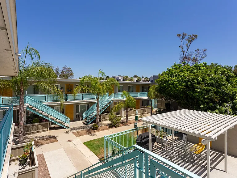 Grossmont Apartments — Photo 12