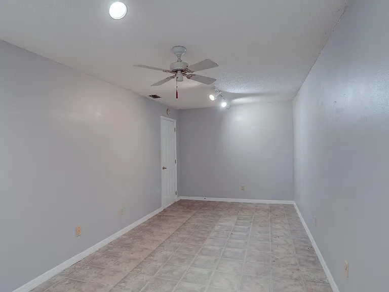 5212 Abelia Dr — Photo 32