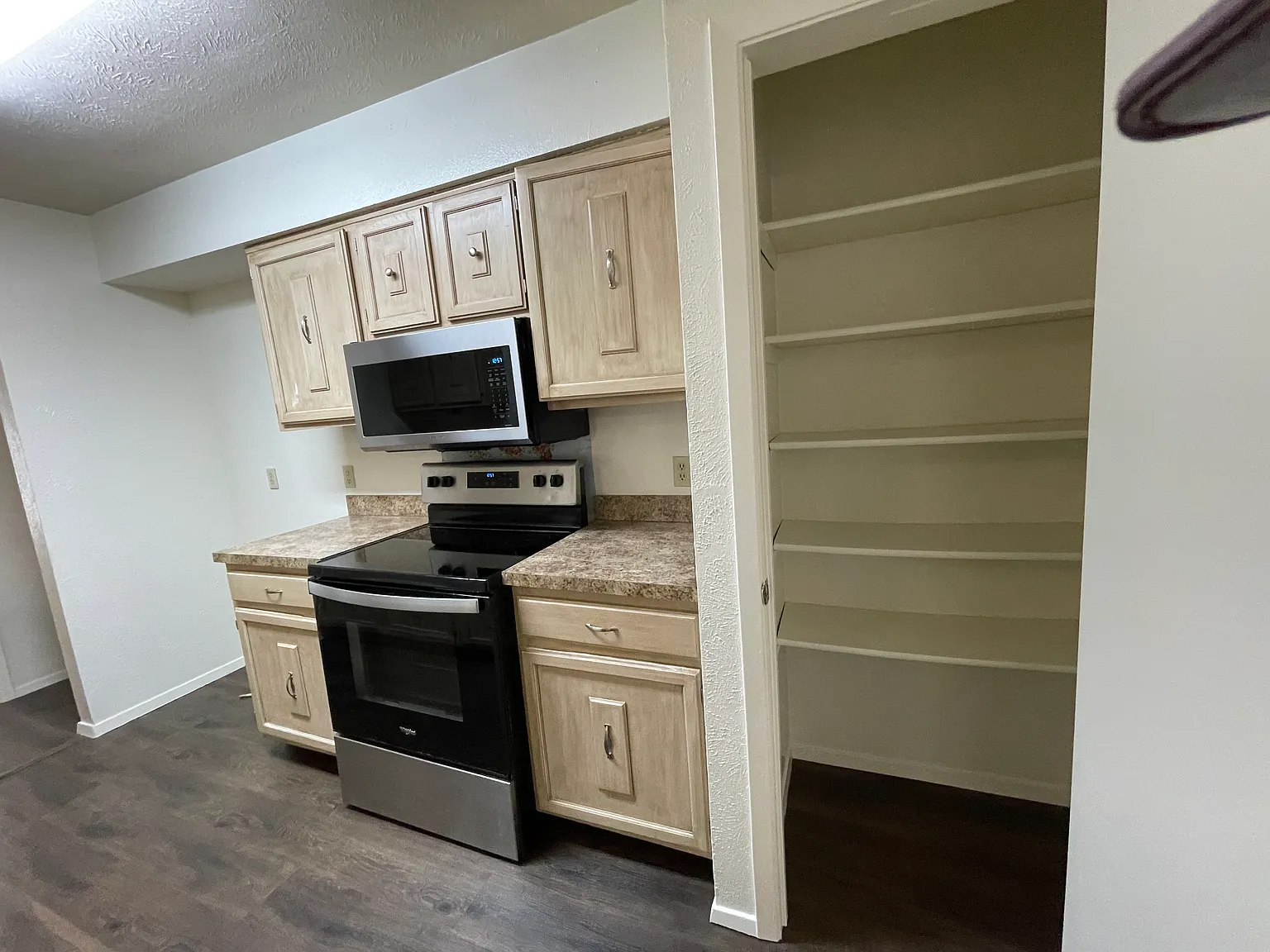 3 bed, 1400 sqft, $2,000 — Photo 3