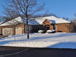 904 Heron Ave N, Oakdale, MN 55128