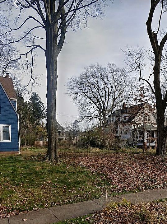 2nd image of Crest Rd