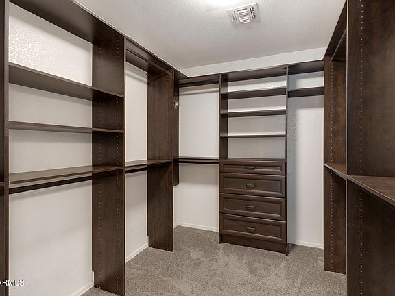 4th image of 909 E DANIELLA Drive