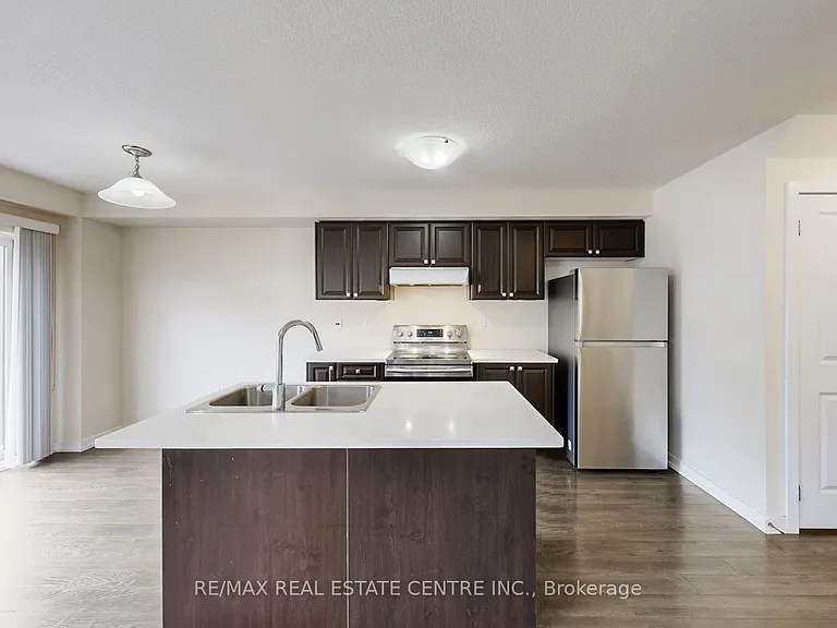 80 Scarletwood St — Photo 8