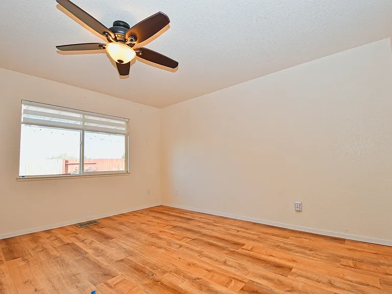 722 Strauss Ct — Photo 8