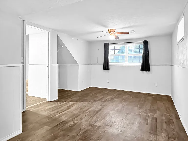 1300 NW Golfview Ct — Photo 10