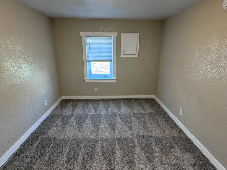 473 Mankato Ave — Photo 10