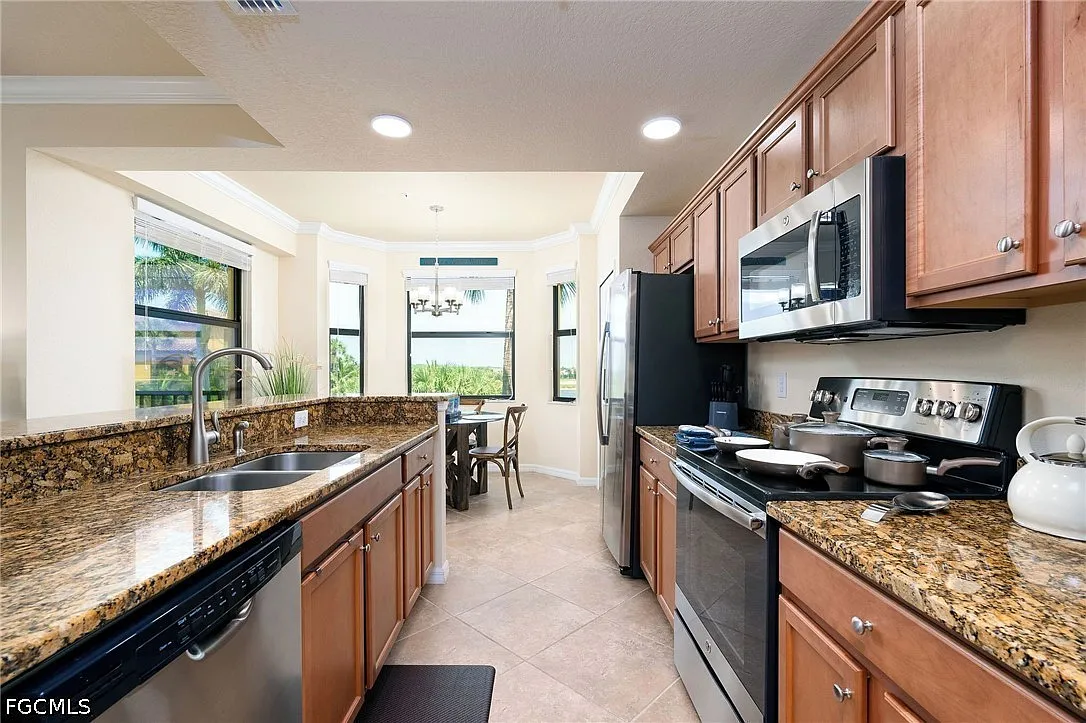 2 bed, 2.0 bath, 1162 sqft, $9,750 — Photo 3